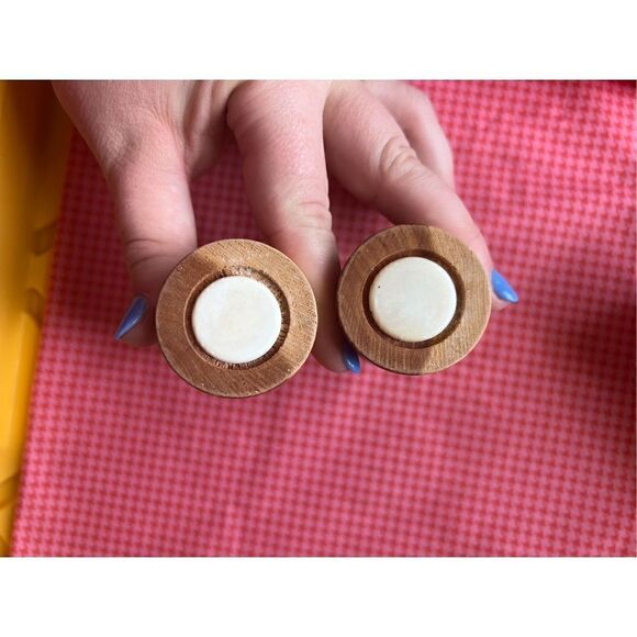 Vintage Salt and Pepper Shakers - Picture 4 of 4